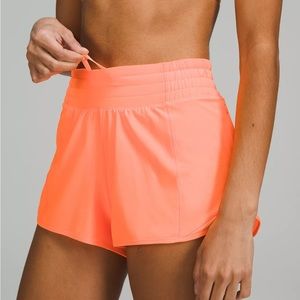 Lululemon Hotty Hot Low Rise Lined Short 2.5